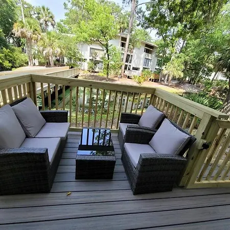 Contemporary Bliss-Newly Renovated Cozy Villa!